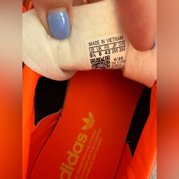 Women’s adidas gazelle 9.5 - Picture 4 of 5